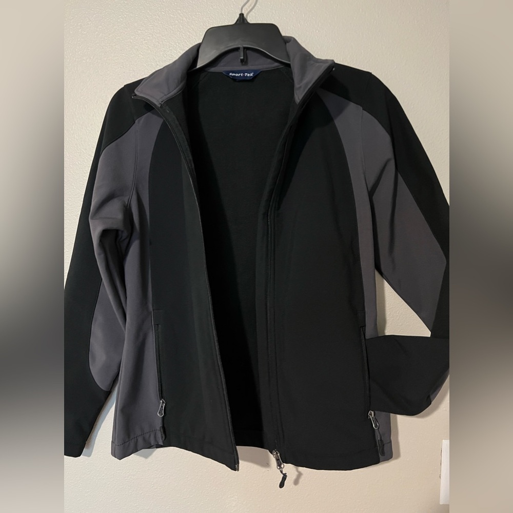 LIKE NEW SPORTS TECH WATWR RESISTANT WINDBREAKER